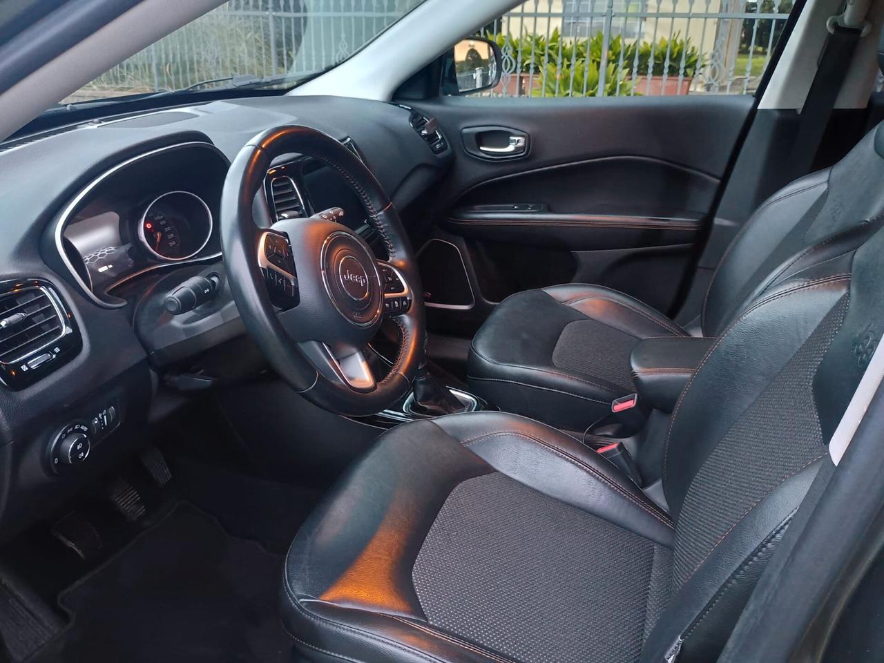 Jeep Compass TDI 1600 cc - 98000 km del 2018 2 ruote motrici neo patentati ottime condizioni