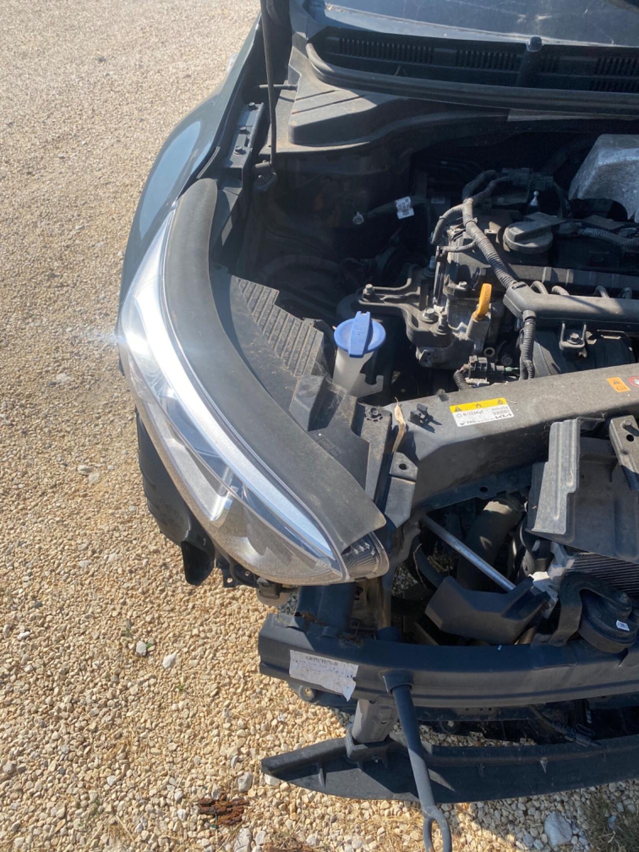 Kia Stonic 1.2 DPI Urban incidentata