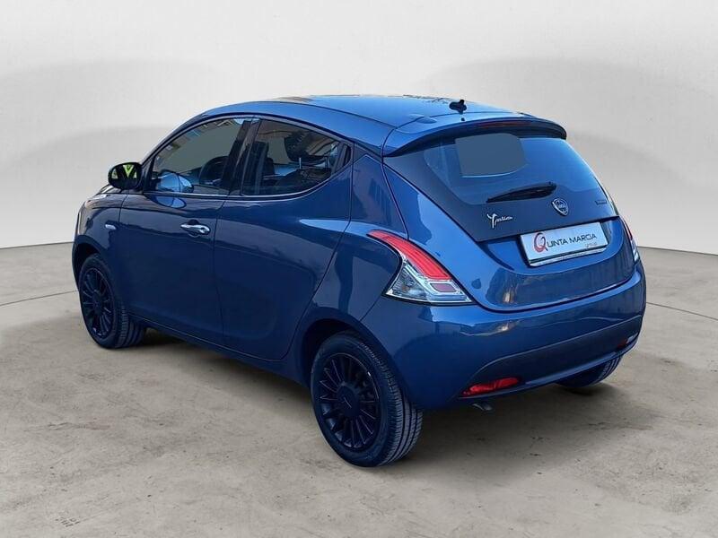 Lancia Ypsilon 1.0 FireFly Hybrid Silver