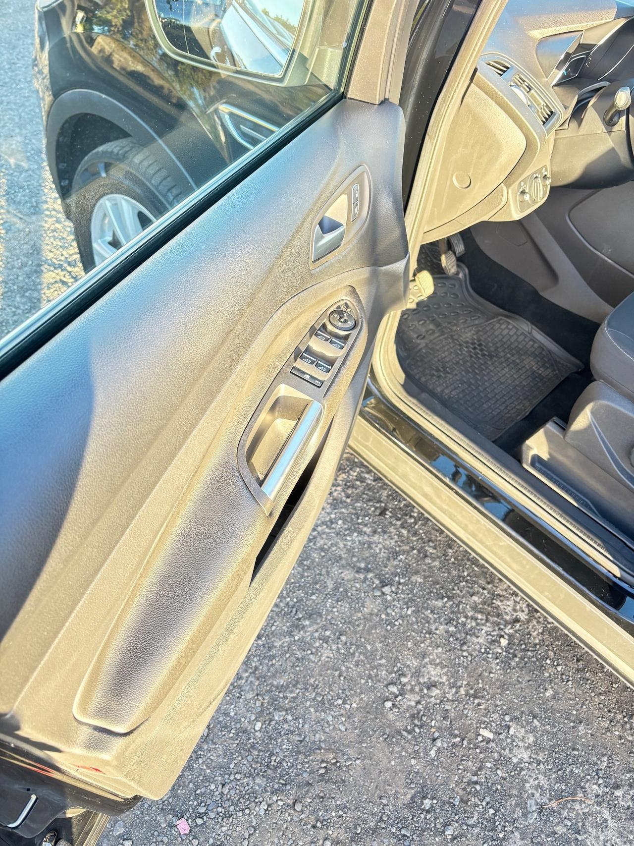 Ford Kuga 1.5 TDCI 120 CV S&S 2WD Titanium