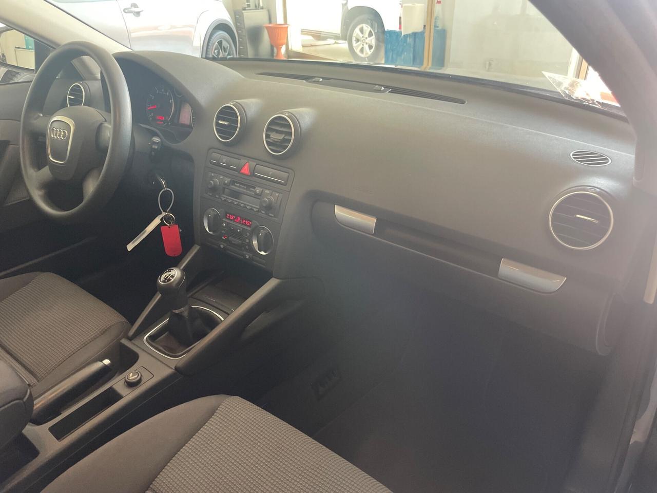 AUDI A3 SPB 1.6 FSI ATTRACTION "MANIACALE"