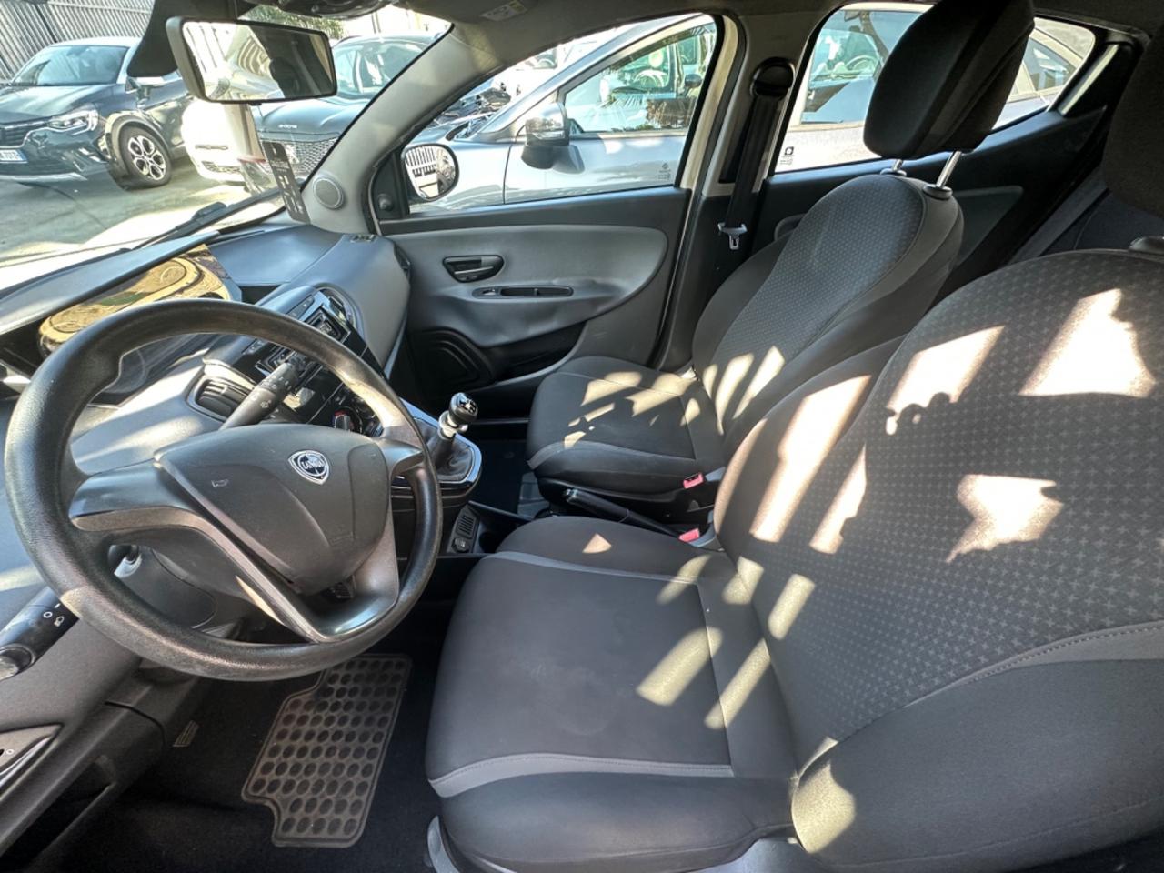 Lancia Ypsilon 1.2 69 CV 5 porte Silver