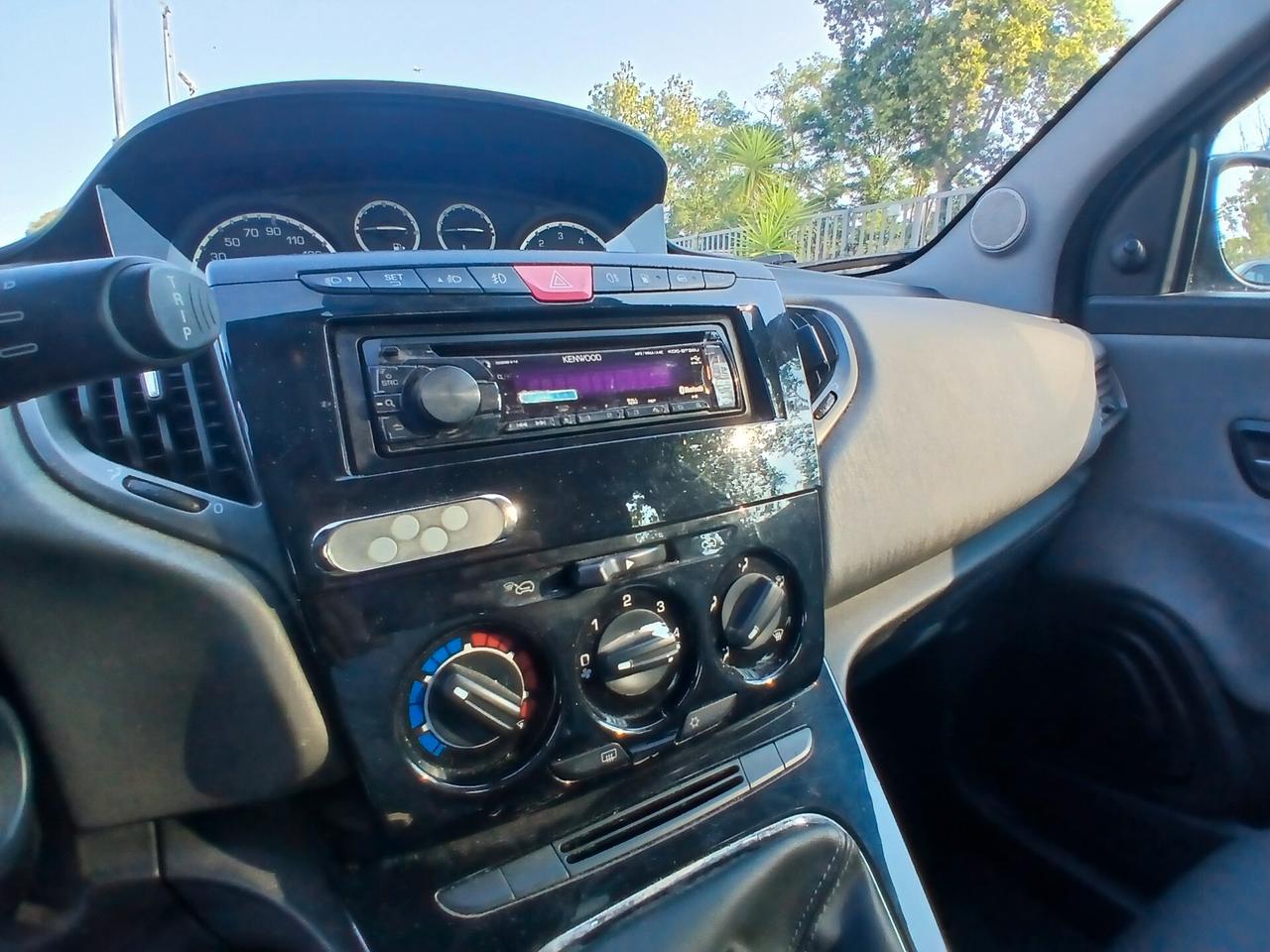 Lancia Ypsilon 1.2 69 CV 5 porte GPL Ecochic Silver