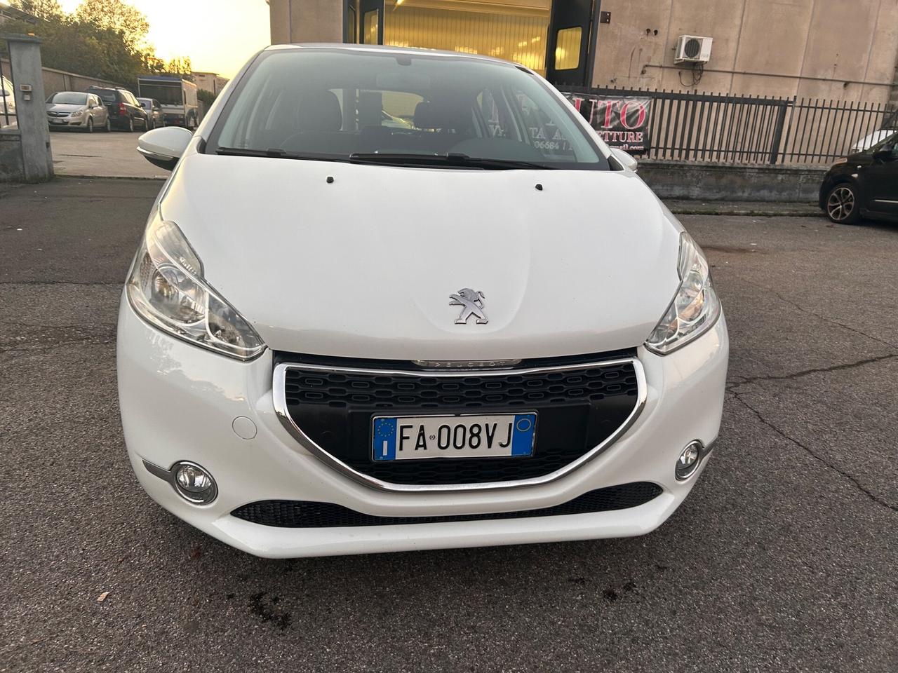 Peugeot 208 1000 benzina 86000 km neopatentati
