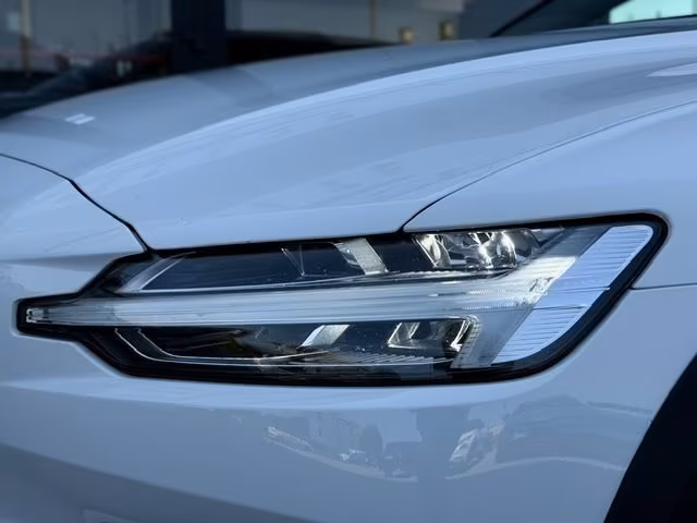 VOLVO V60 Cross Country B4 (d) AWD 197CV TETTO ARIBILE/R20