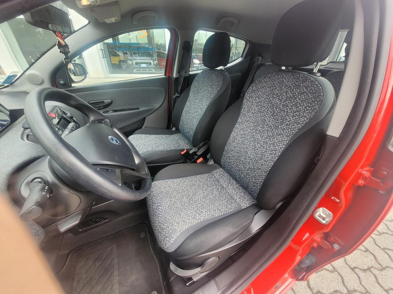 Lancia Ypsilon 1.0 FireFly 5 porte S&S Hybrid Ecochic Silver