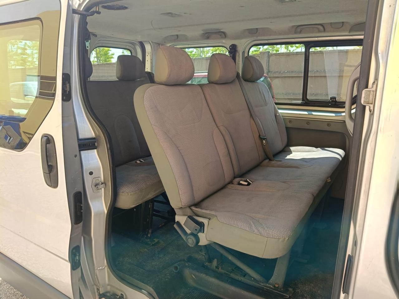 Renault TRAFIC 9 posti