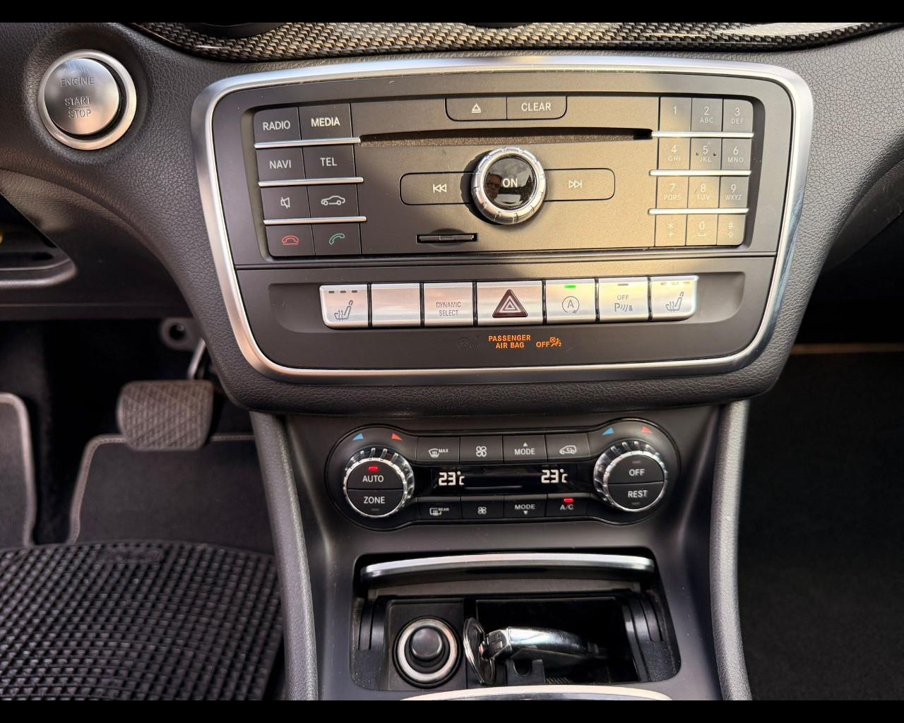 Mercedes-Benz GLA - X156 - GLA 200 d Night Edition auto
