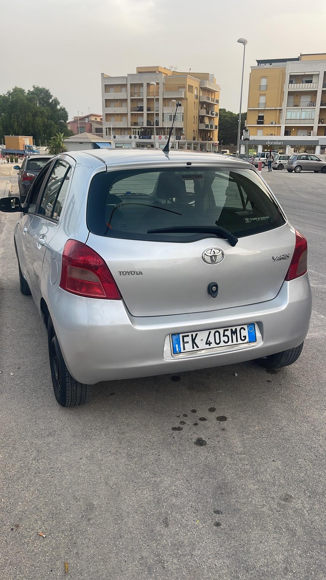 Toyota Yaris 1.0 5 porte