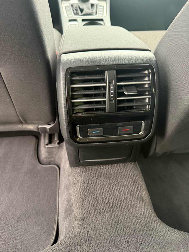 VOLKSWAGEN Passat Variant 1.6 TDI SCR DSG Business BMT