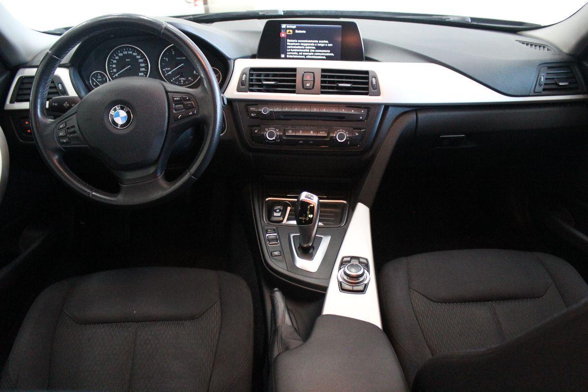 BMW - Serie 3 Touring - 320d Business aut.