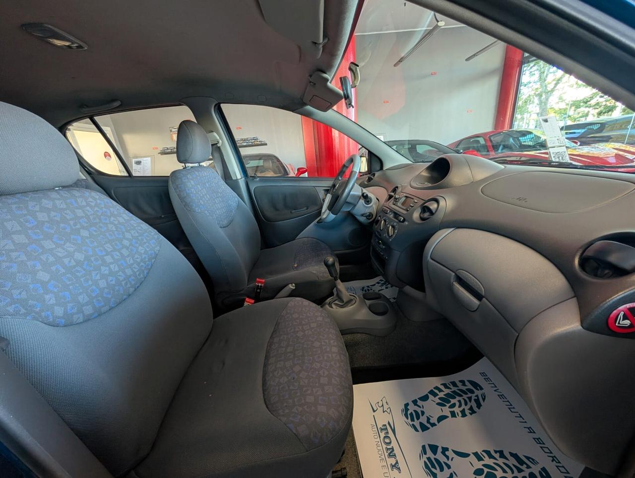 Toyota Yaris 1.0i 16V cat 5 porte Sol