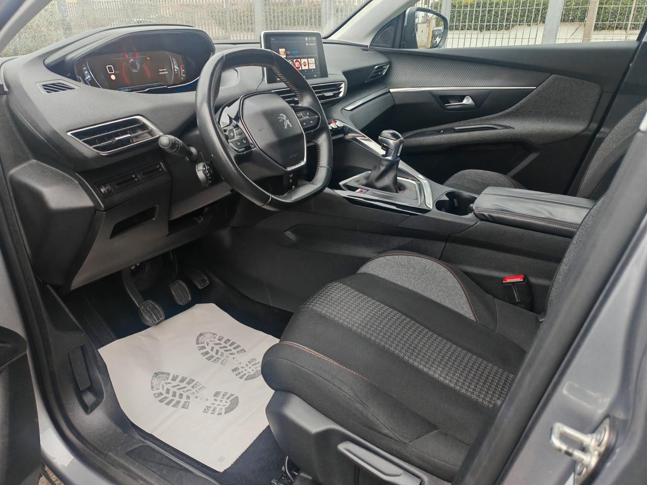 Peugeot 3008 15HDi Tetto navig led 2020