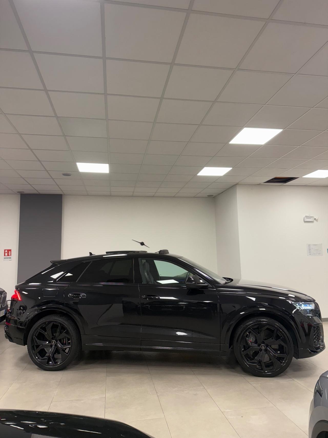 Audi Q8 RS TFSI V8 quattro tiptronic