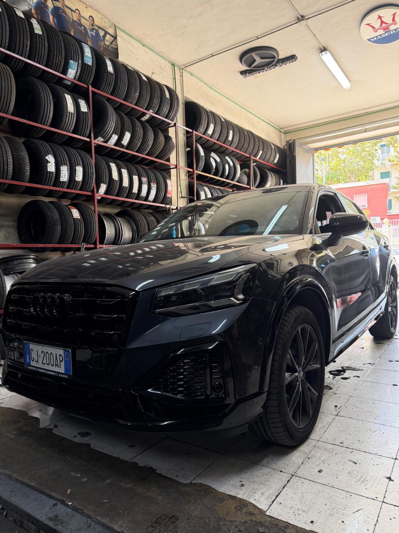 Audi Q2 35 TDI S tronic Identity Black