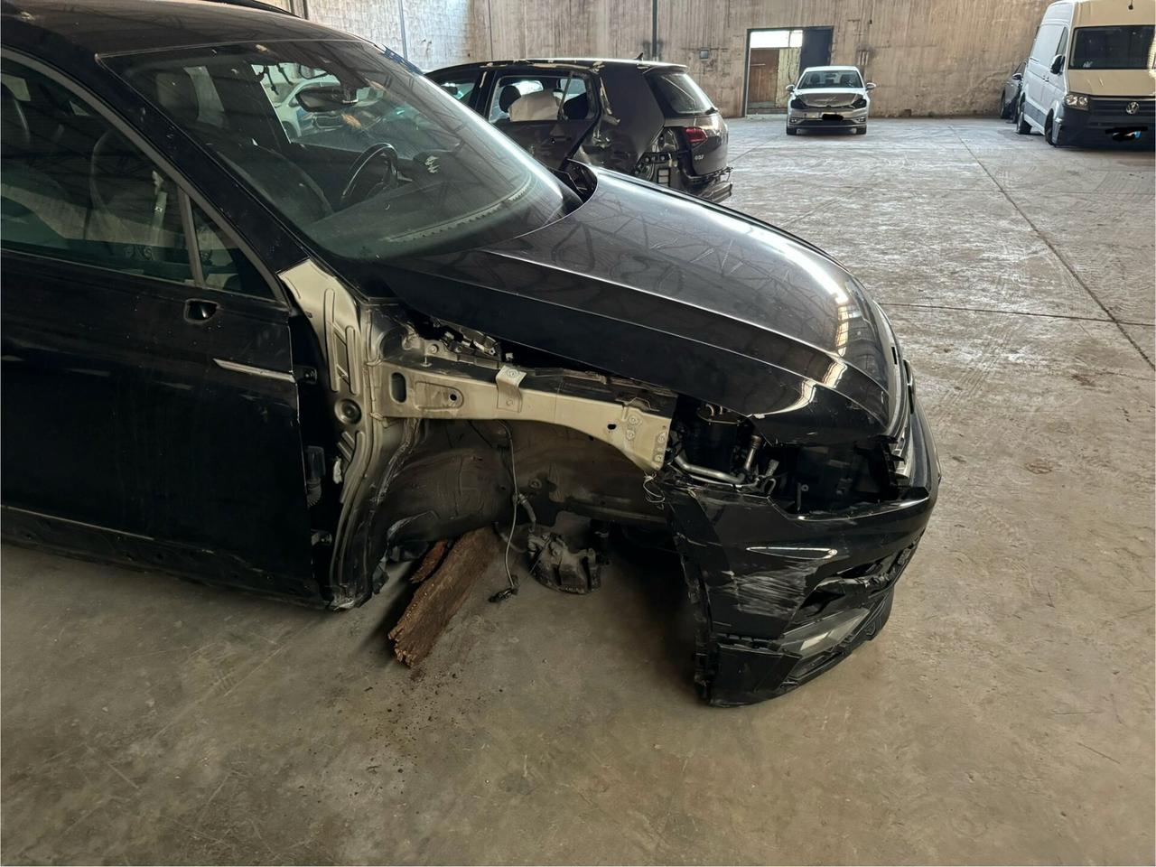 Volkswagen Tiguan 2.0 tdi R-Line 150cv dsg INCIDENTATA