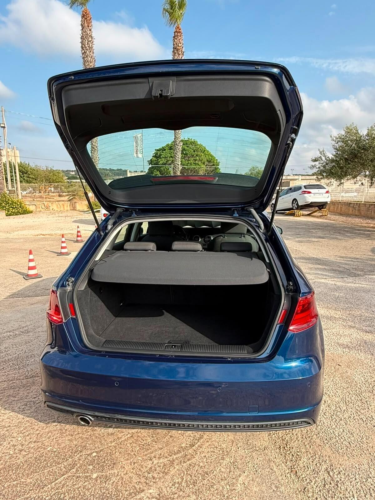 Audi A3 Cabrio 1.6 TDI clean diesel Attraction