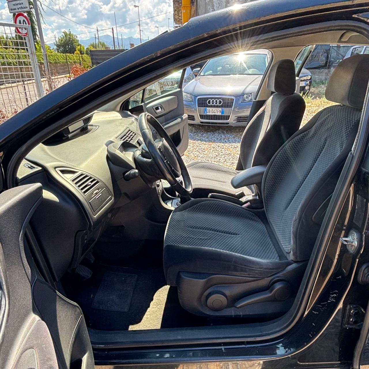Citroen C4 1.6 HDi 110CV FAP Elegance