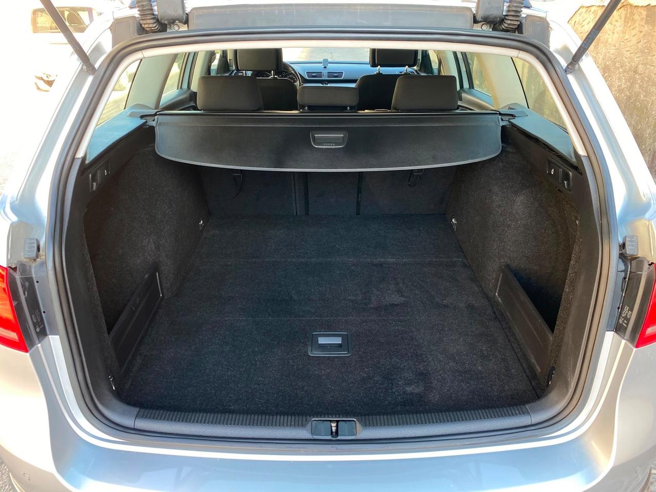VOLKSWAGHEN PASSAT 1.6 TDI Highline NAVY 2014
