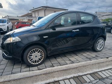 Lancia Ypsilon 1.2 69 CV 5 porte Silver OK neo patentati tua a € 185 mese