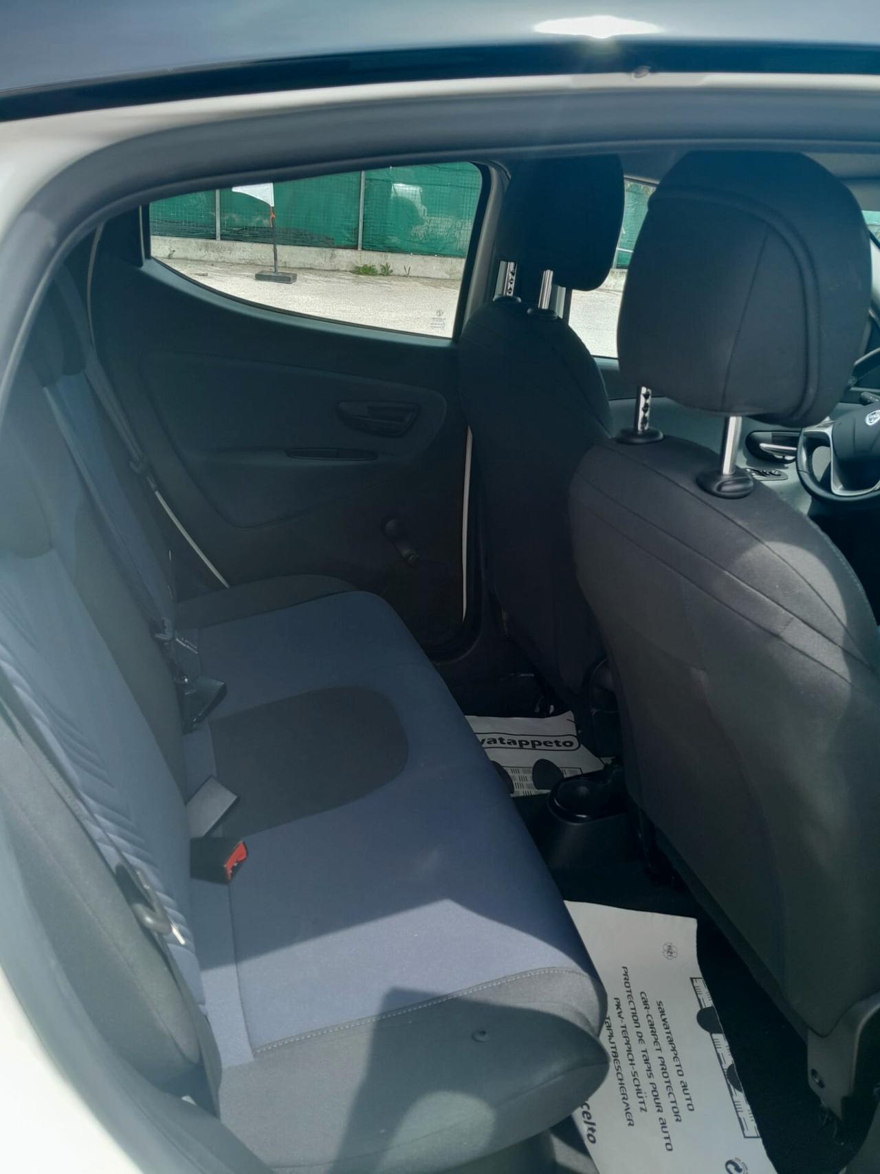 Lancia Ypsilon 1.0 FireFly 5 porte S&S Hybrid Ecochic Gold