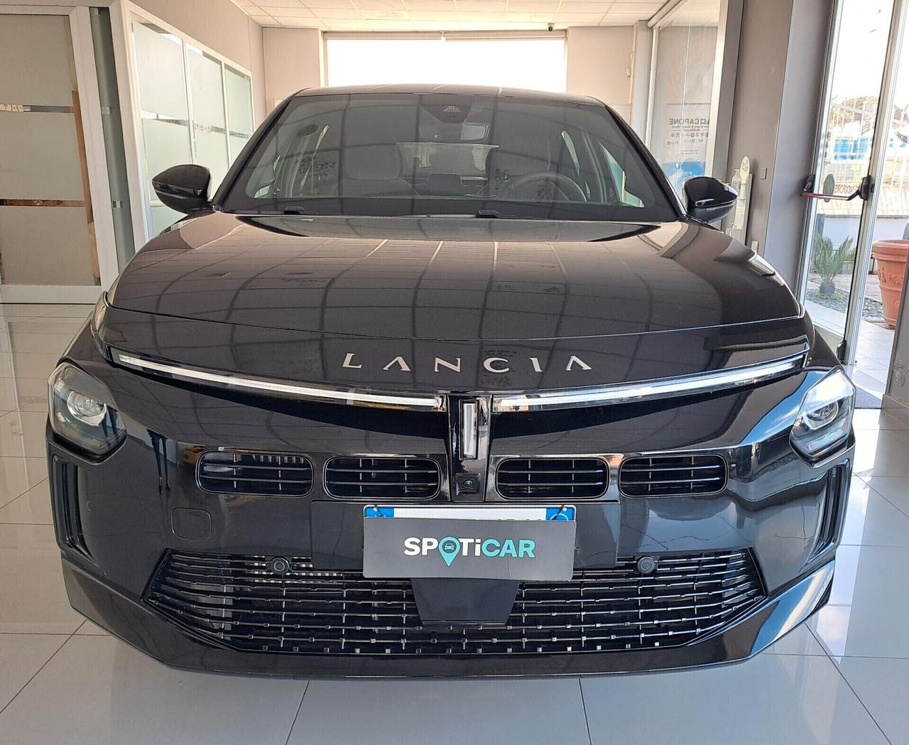 Lancia Ypsilon Hybrid 1.2 Benz Edizione Cassina 2025