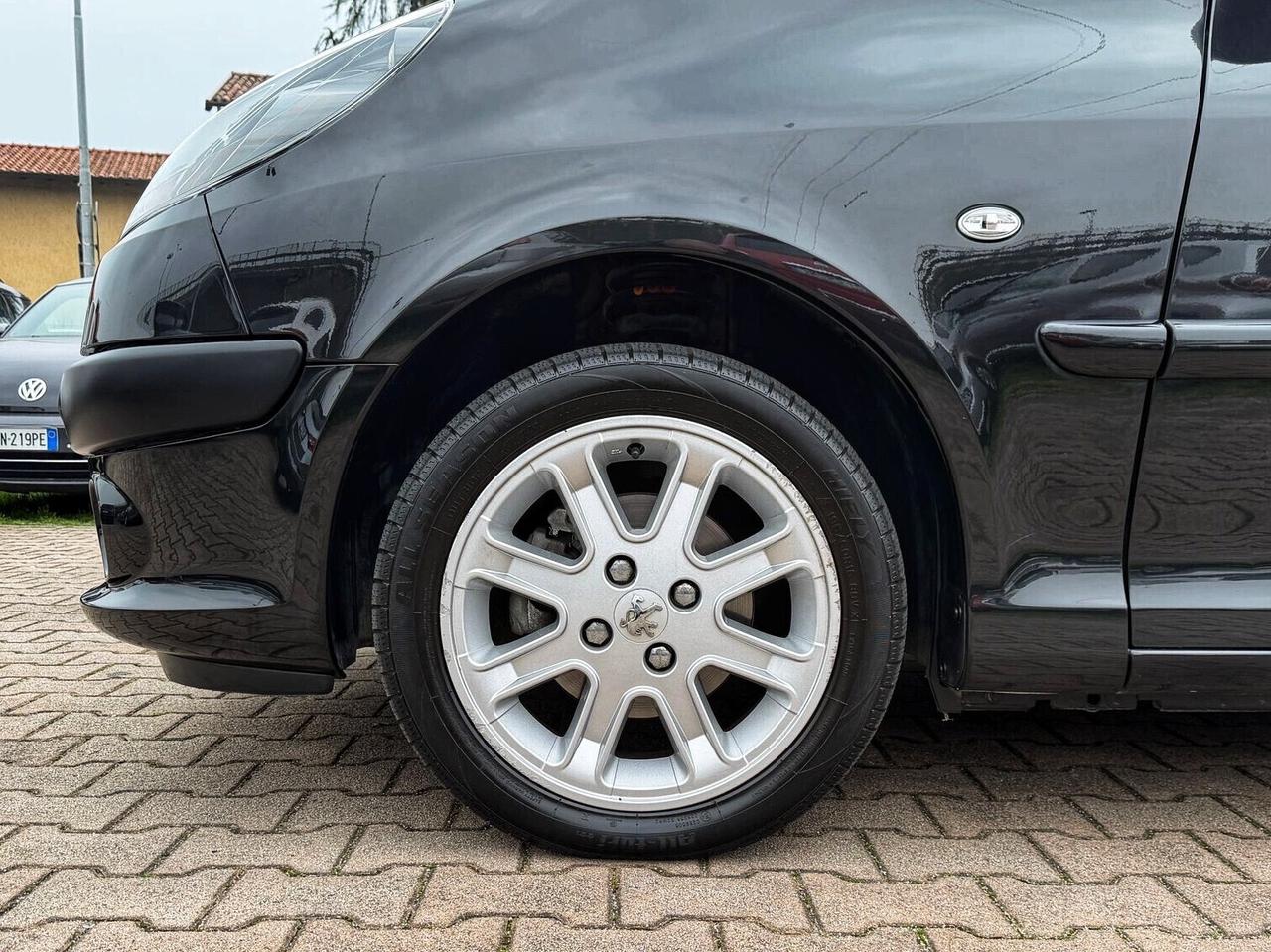 Peugeot 1007 1.6 Sporty AUTOMATICA PORTE SCORREVOLI TETTO PANORAMICO NAVIGA