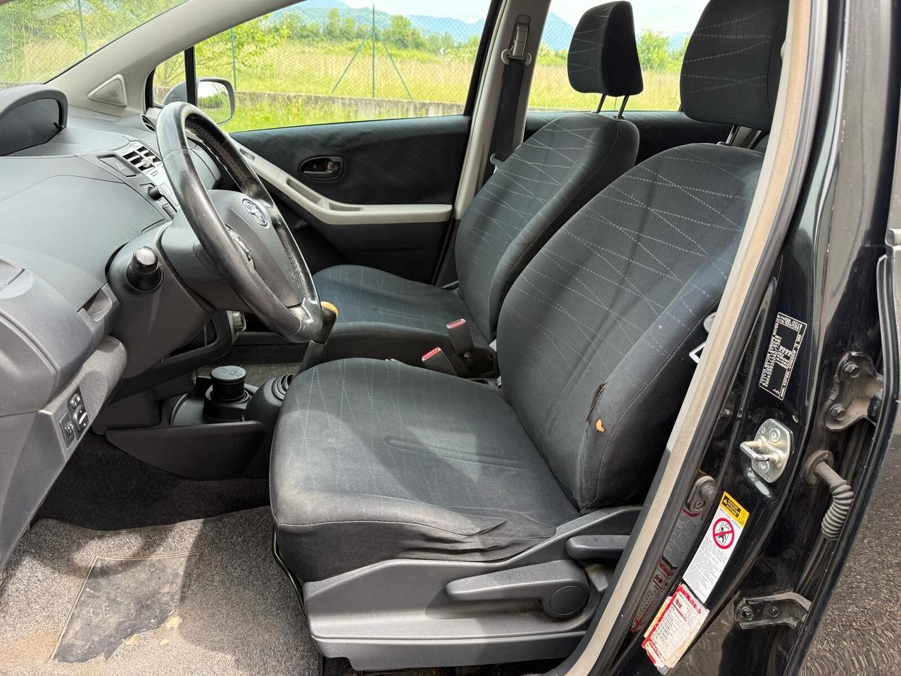 Toyota Yaris 1.0 5 porte 69cv NEOPATENTATI