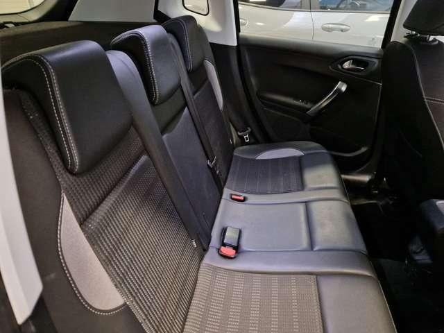 Peugeot 2008 BlueHDi 100 Allure