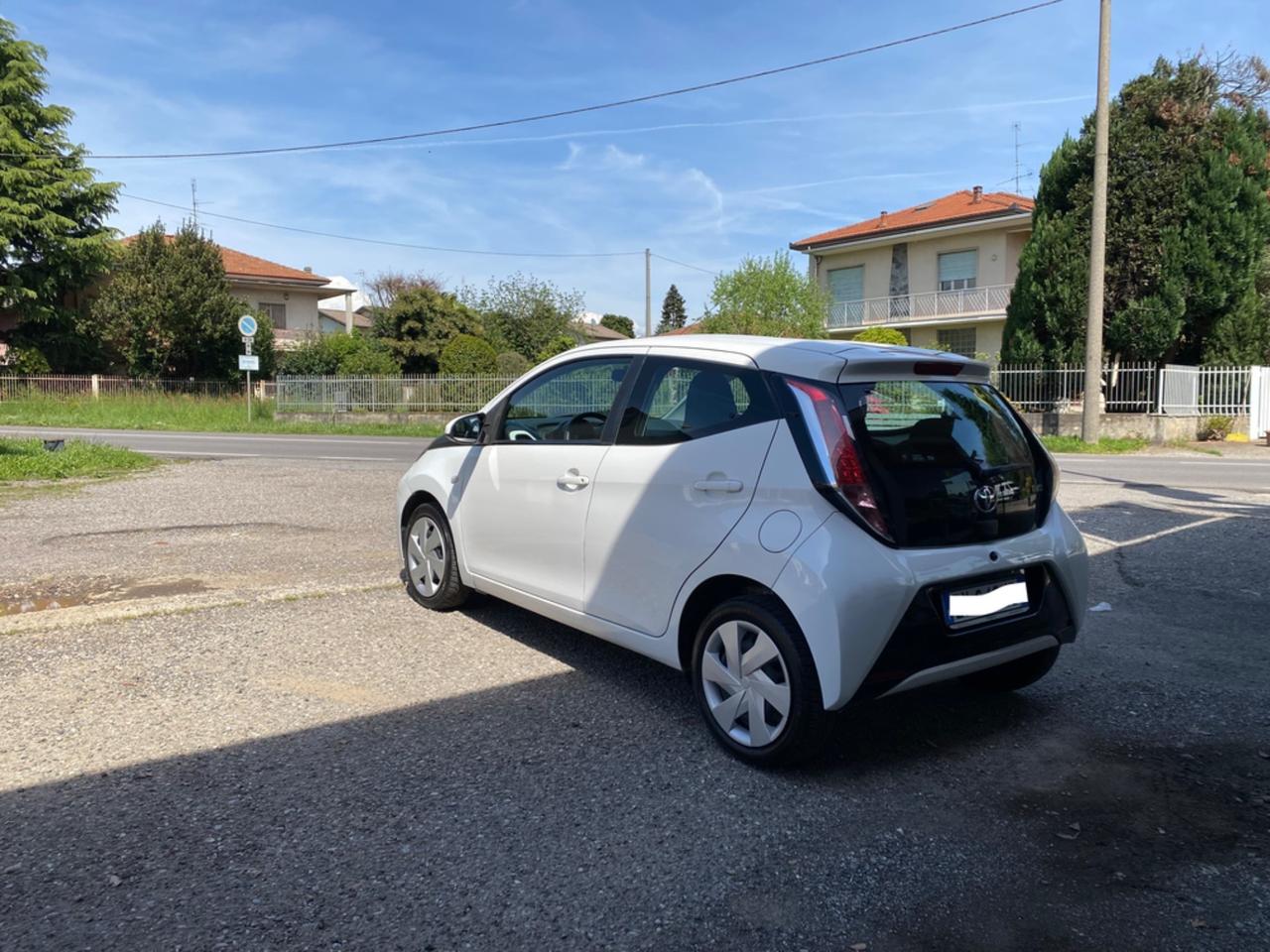 Toyota Aygo 1.0 VVT-i 69 CV 5 porte x-play