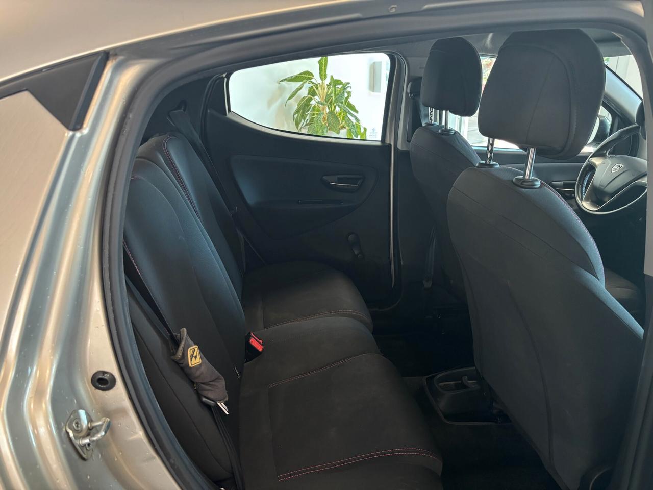 Lancia Ypsilon 0.9 TwinAir 85 CV 5 porte S&S DFN Platinum