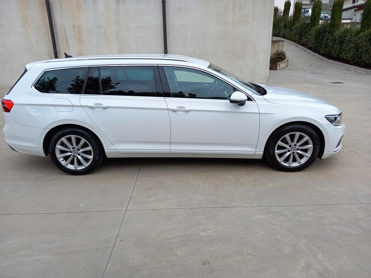 Volkswagen NUOVA Passat 1.6 TDI 120 cv 2020