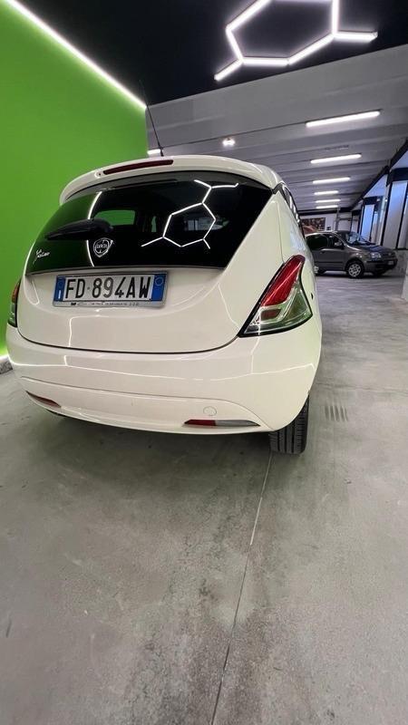 Lancia Ypsilon 1.2 69 CV 5 porte Platinum