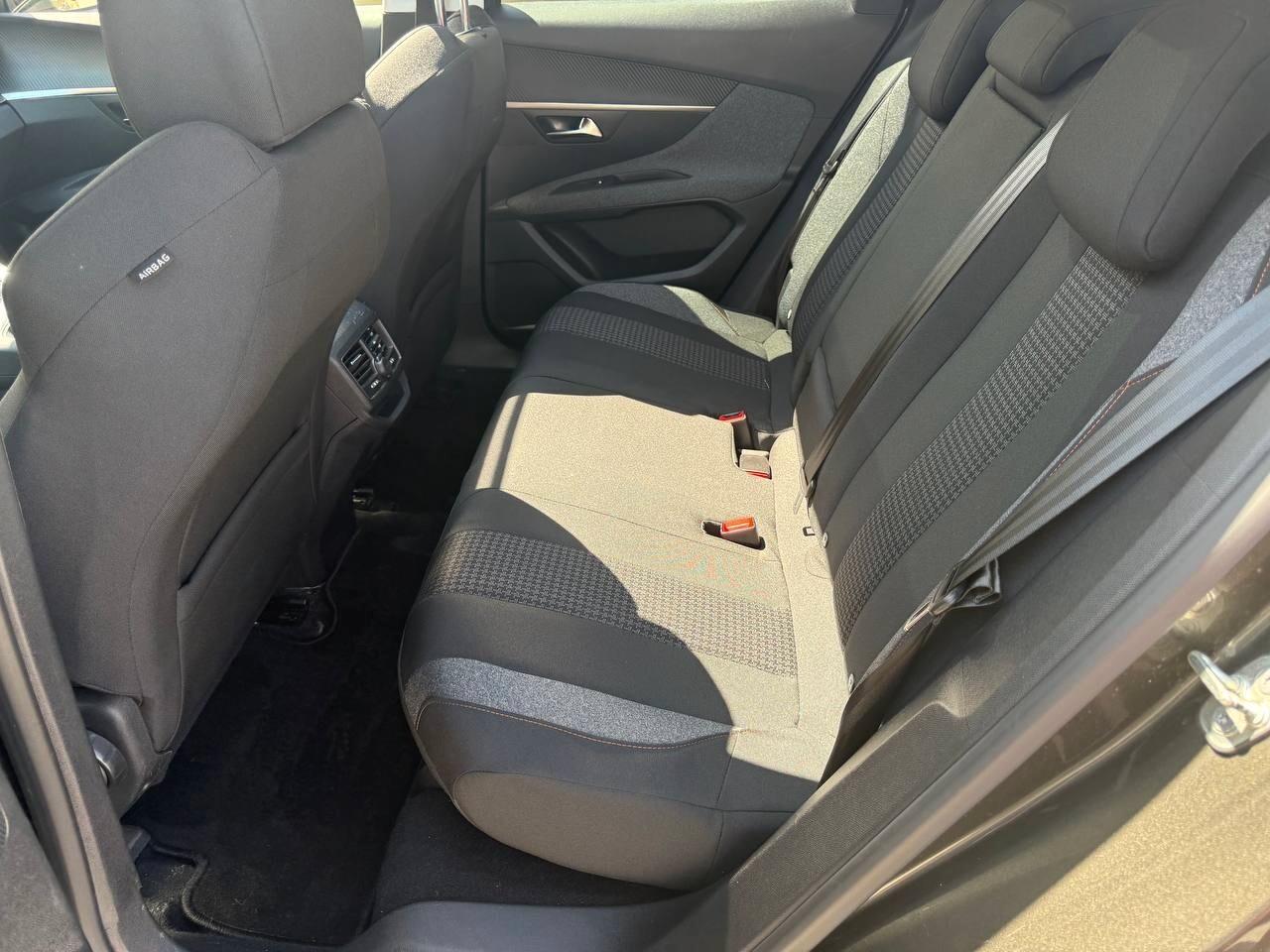 Peugeot 3008 2018 130 EAT8 TETTO APRIBILE Allure