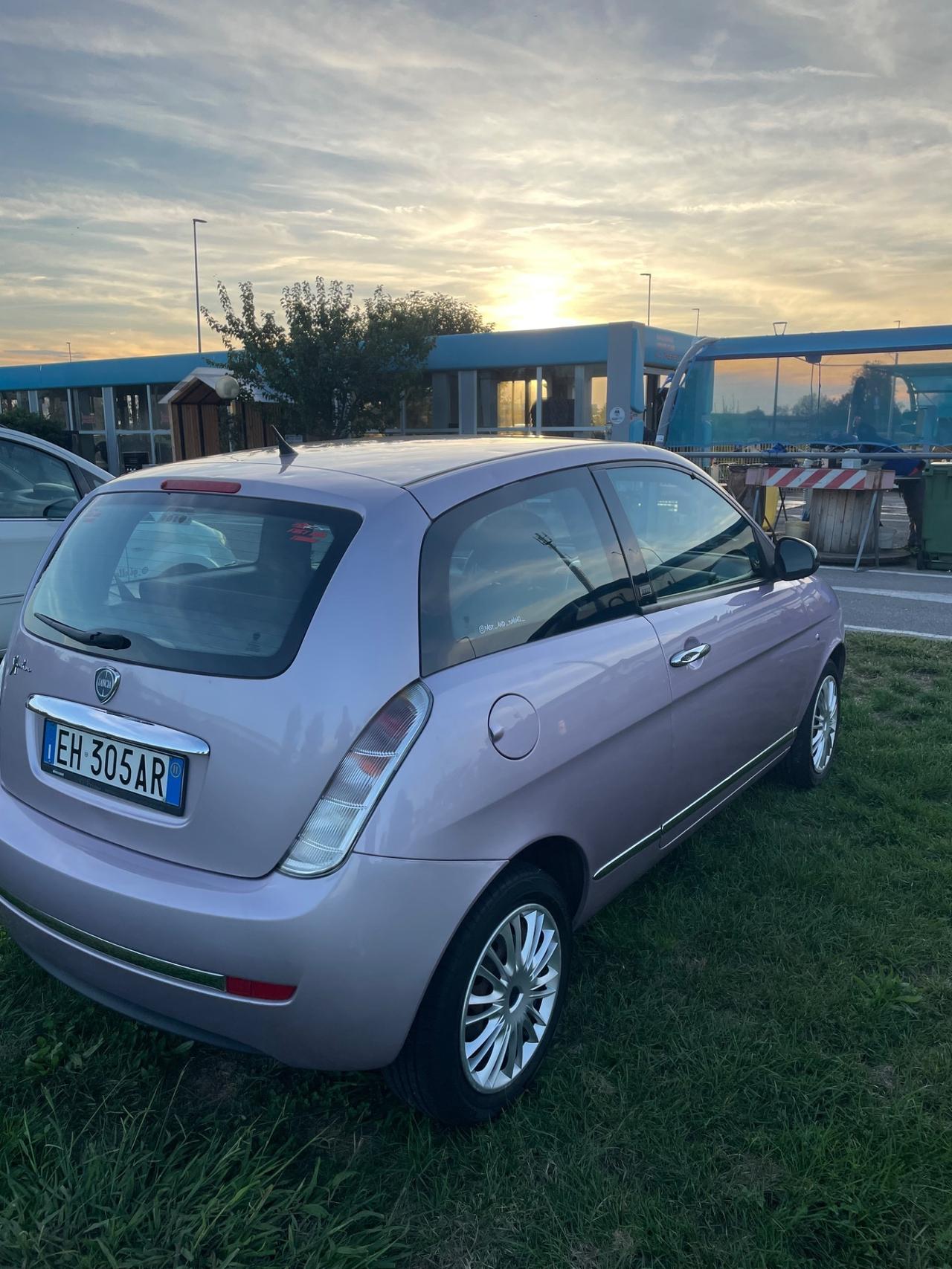 Lancia Ypsilon 1.2 69 CV Unyca
