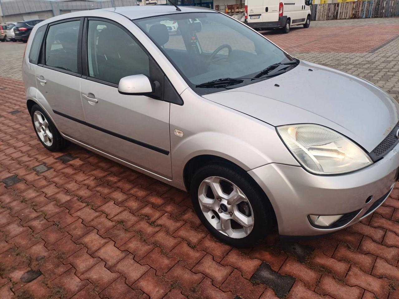 Ford Fiesta 1.2 16V 5p. Ghia