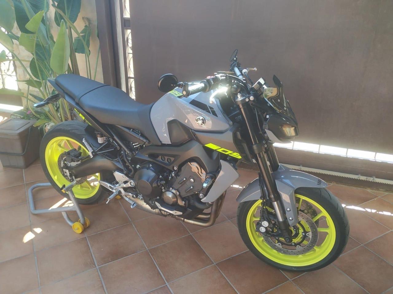 Yamaha MT-09 Grigio Nardo