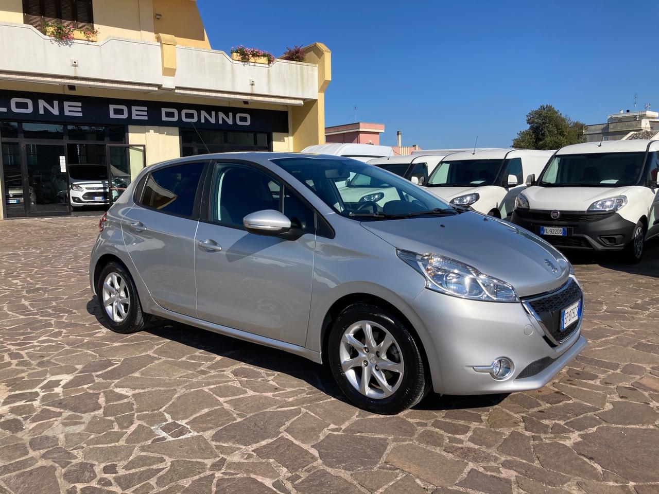 Peugeot 208 1.2 VTi 82 CV 5 porte Km 79000 NEOPATENTATI