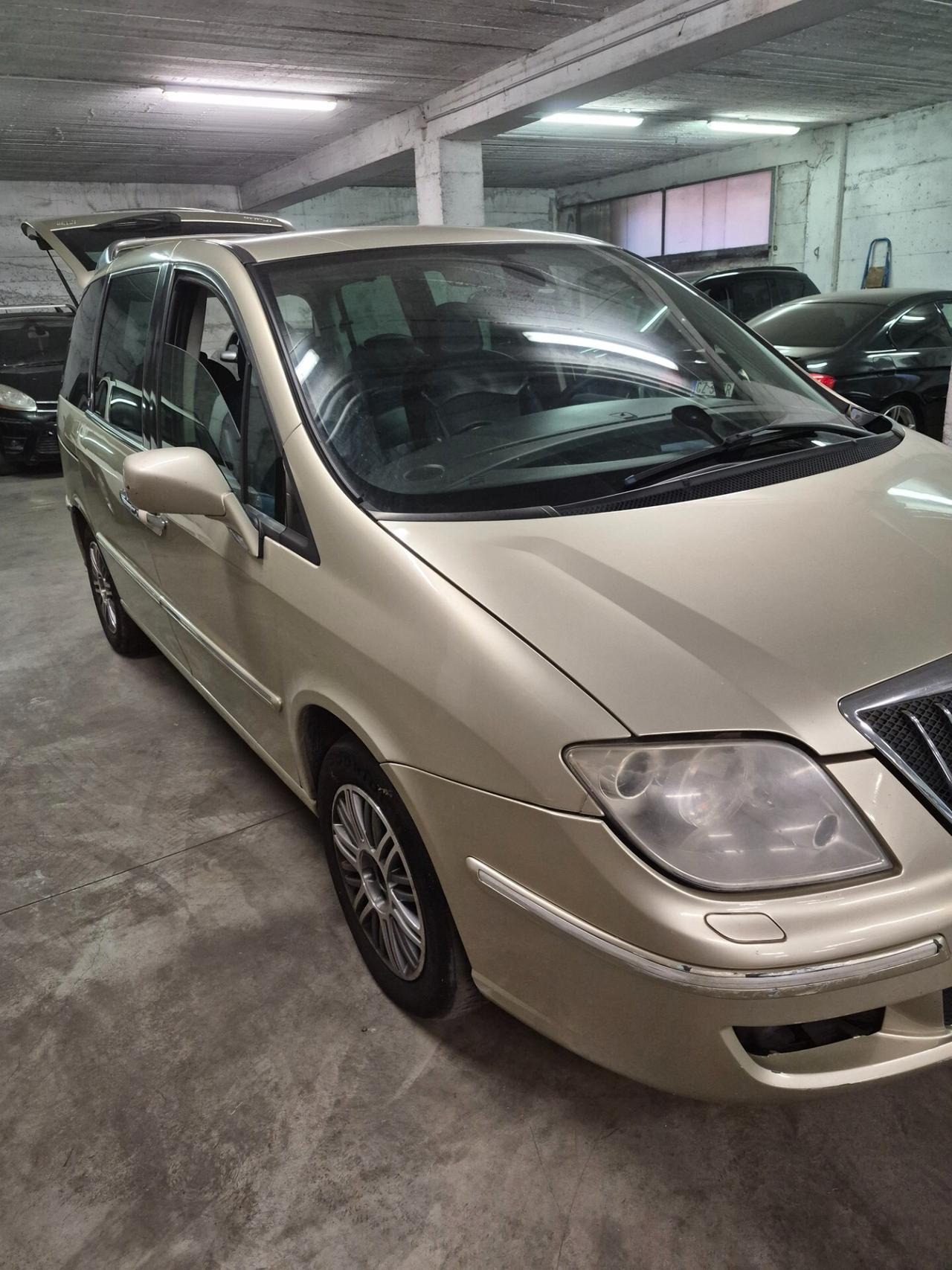 Lancia Phedra 2.2 MJT Platino