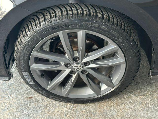 VOLKSWAGEN Polo VI 1.0 R-LINE