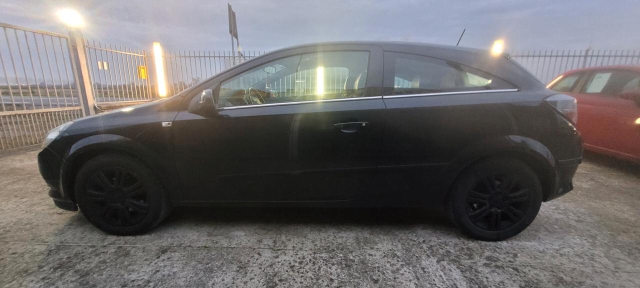 Opel Astra GTC 1.7 CDTI 101CV 3 porte Cosmo