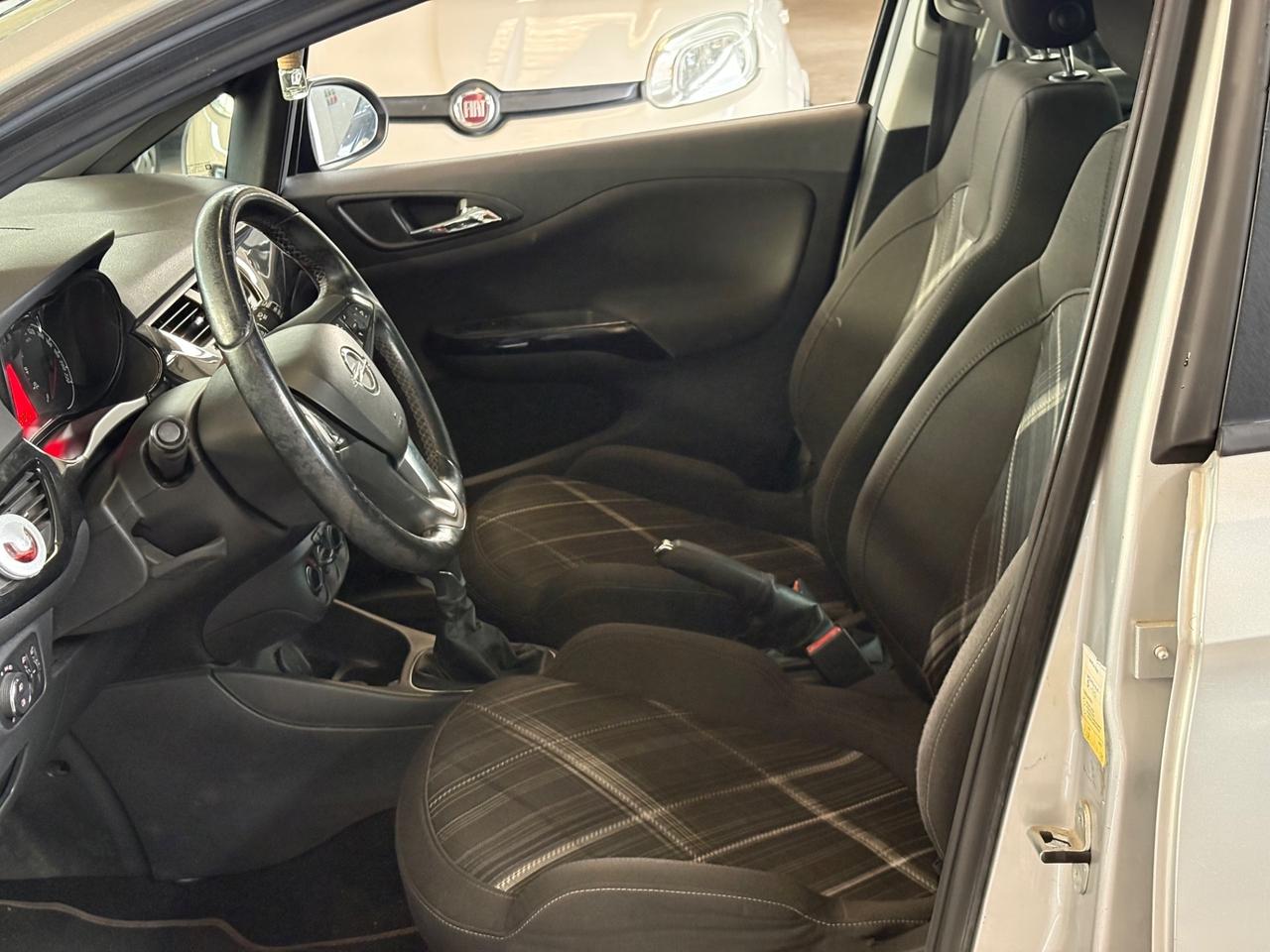 Opel Corsa 1.2 5 porte b-Color