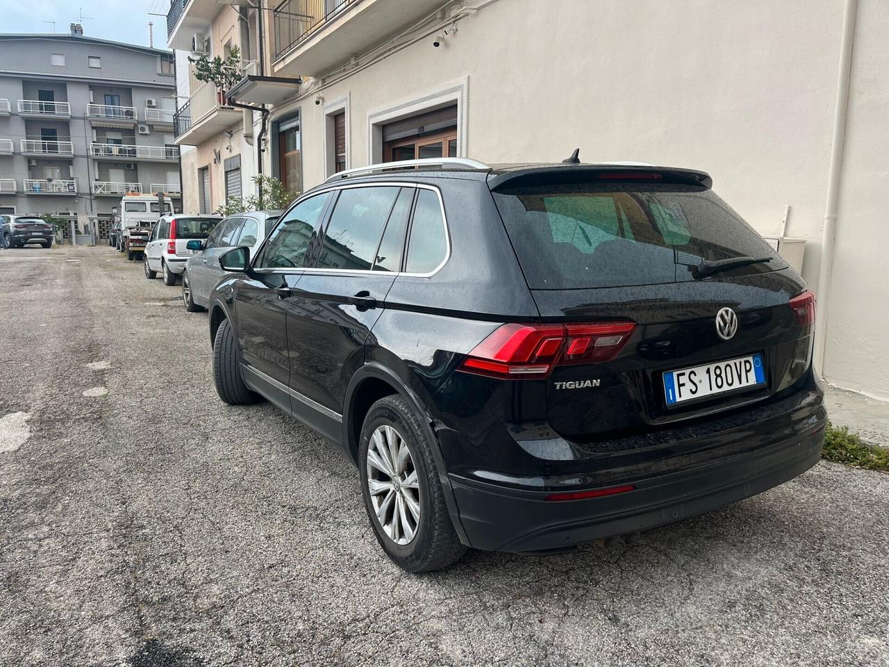 Volkswagen Tiguan 2.0 TDI SCR DSG 4MOTION Business BMT