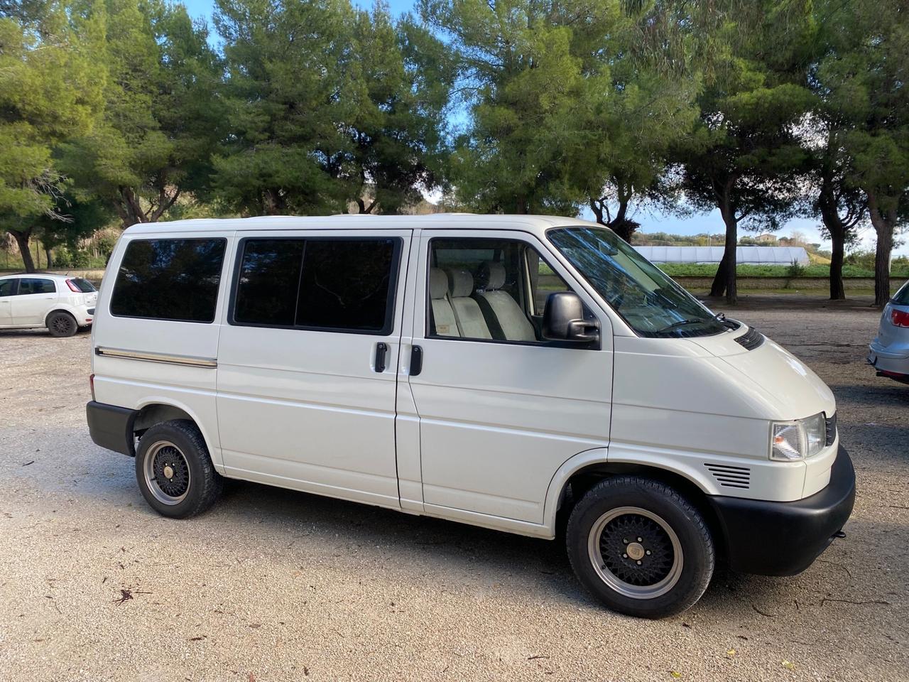 Volkswagen Transporter 2.5 TDI/88CV 9 Posti kombi