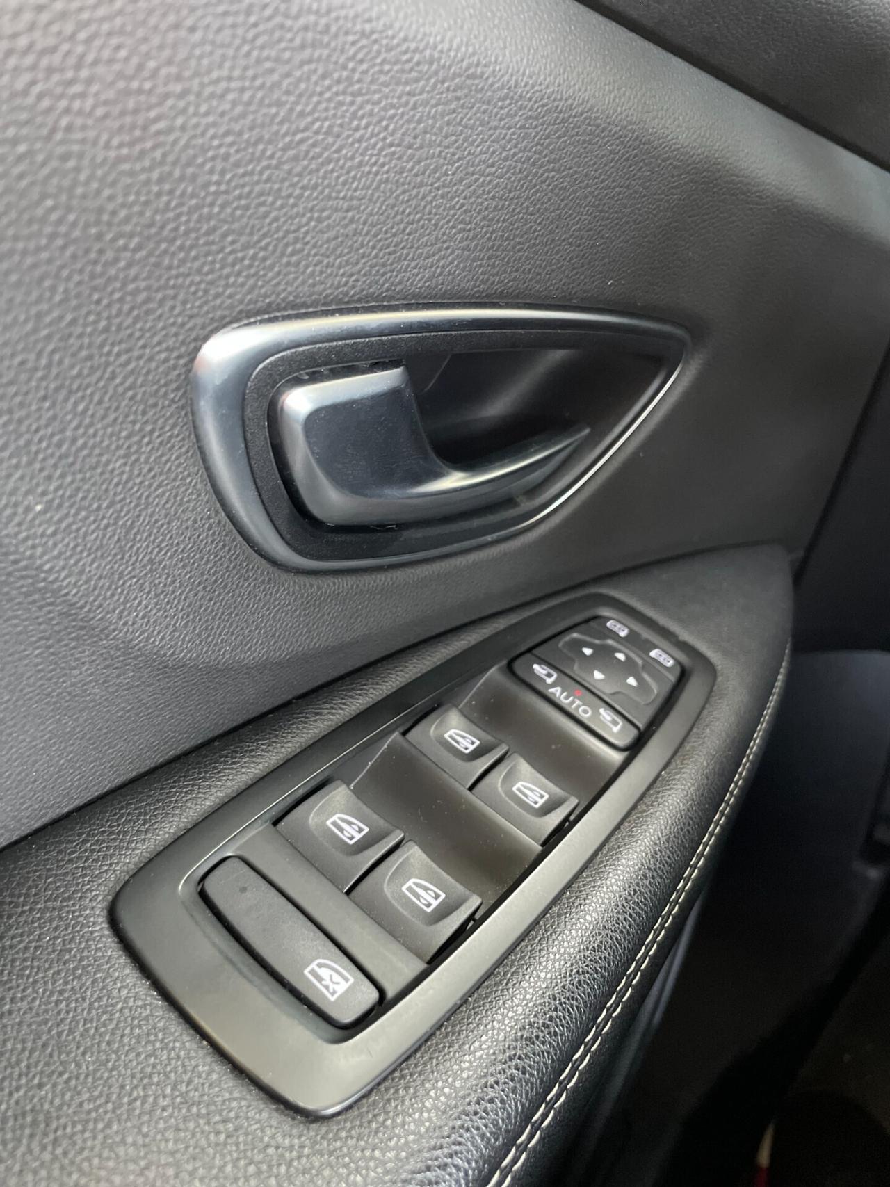 Renault Scenic dCi 8V 110 CV EDC Intens