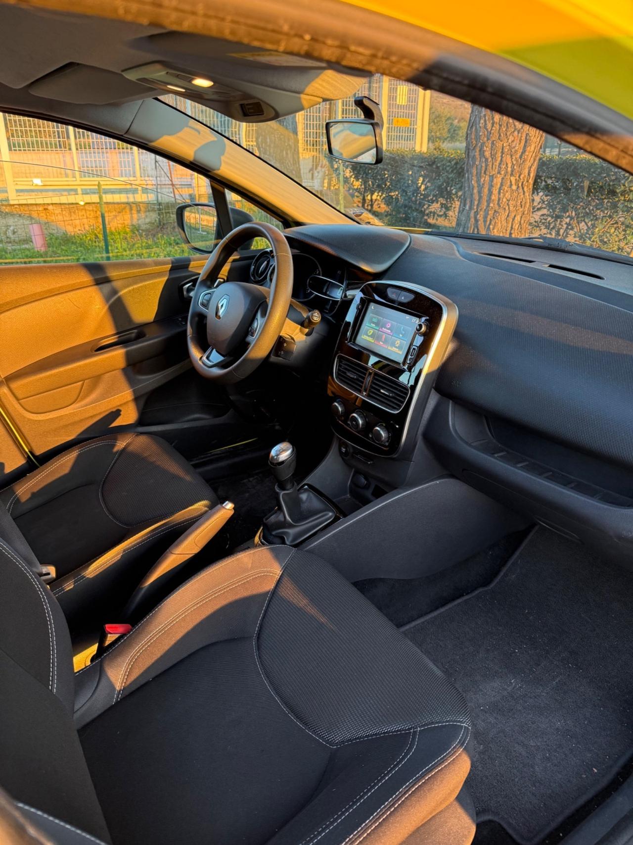 Renault Clio dCi 8V 75 CV 5 porte Moschino Intens