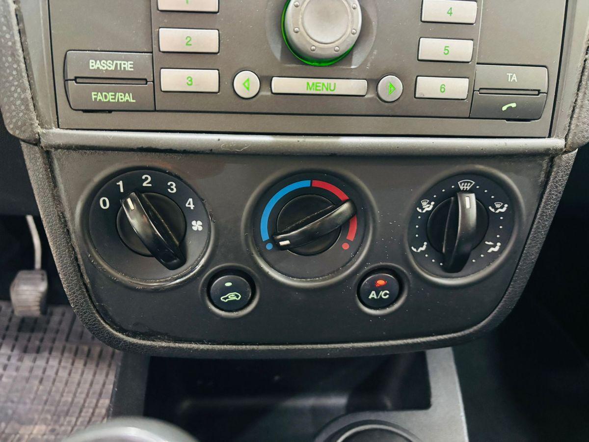 Ford Fiesta 1.4 TDCi 70cv Neop. Ok Clima Titanium