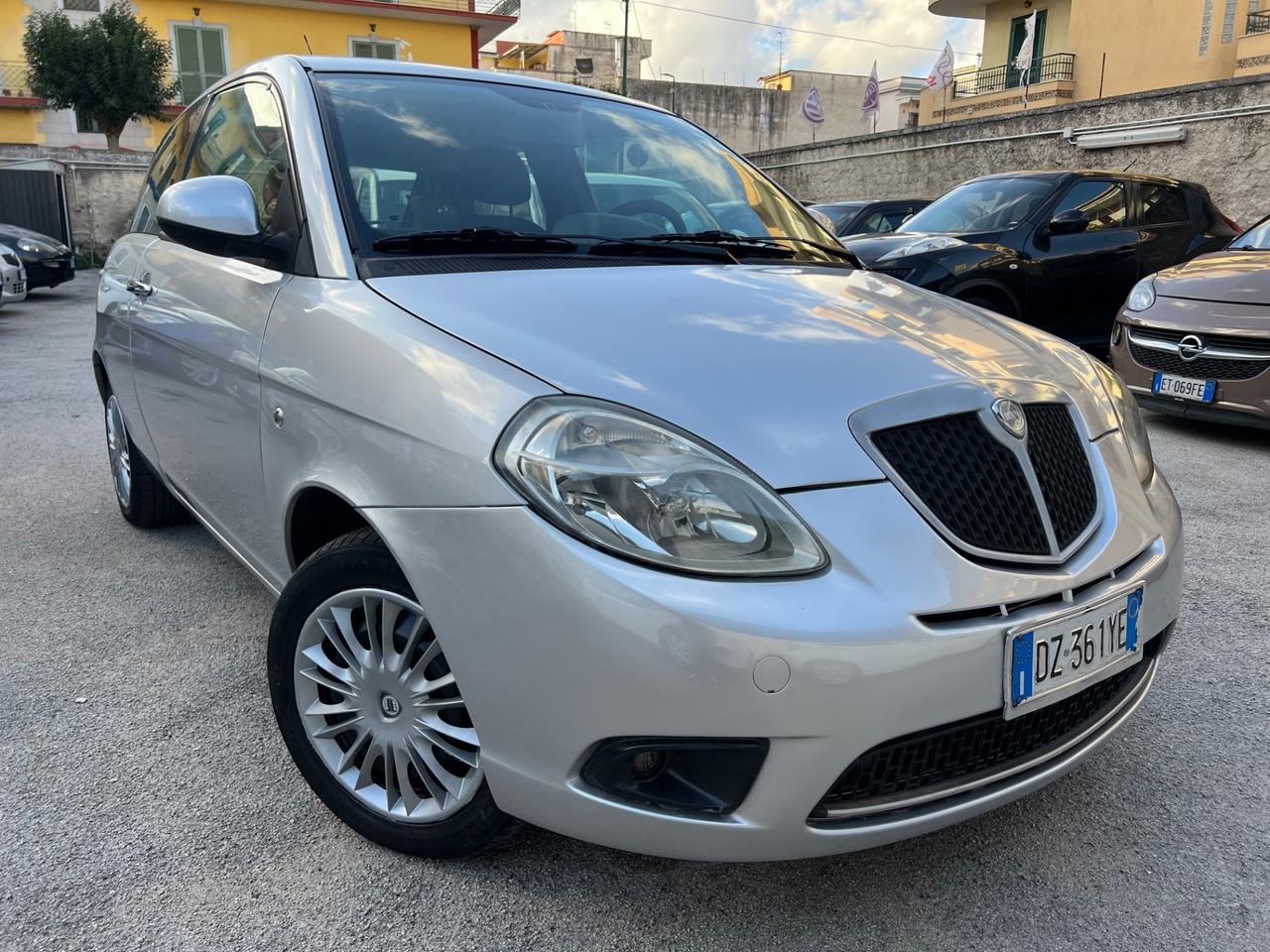 Lancia Ypsilon 1.2 Benzina Per neo patentato