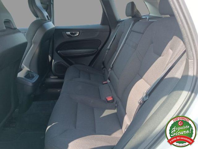 VOLVO XC60 B4 (d) AWD Geartronic Momentum