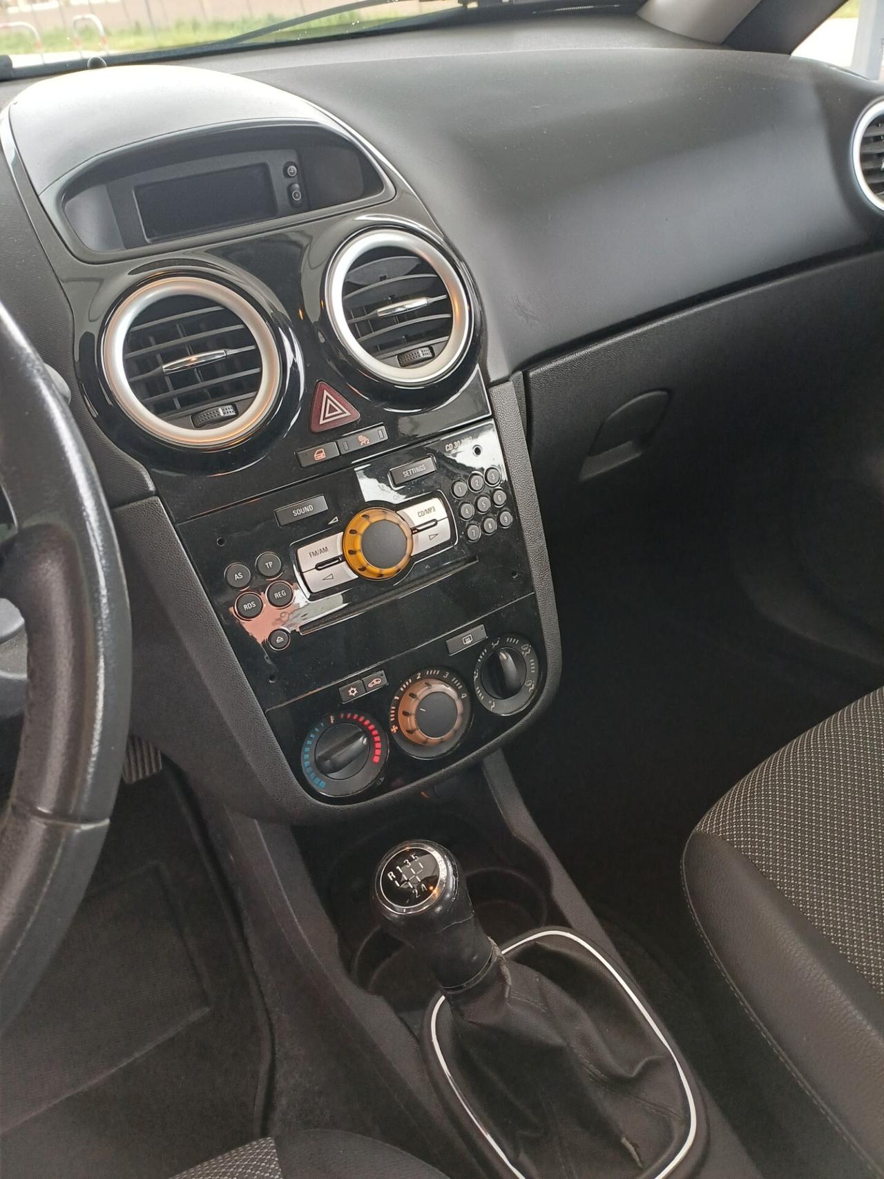 Opel Corsa 1.2 5 porte Easytronic Cosmo adatta a neopatentati